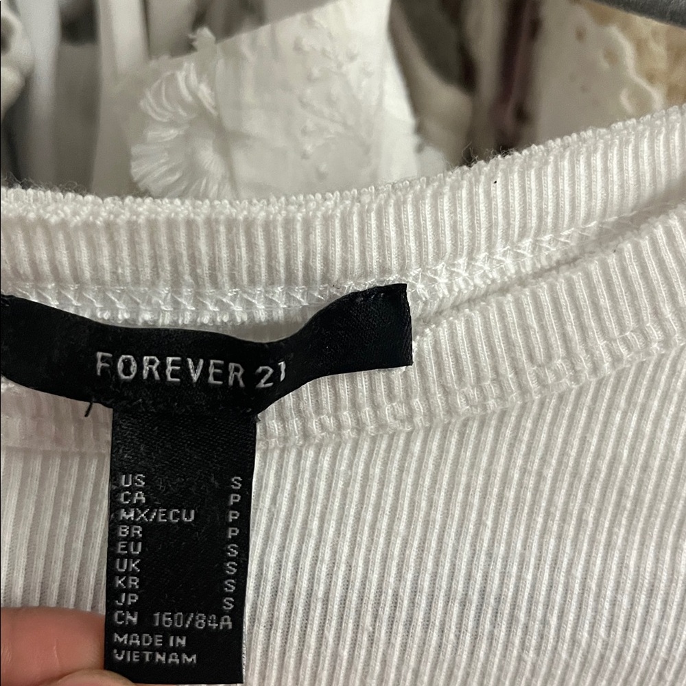 Forever 21 Classic White Short Sleeve Tee - Picture 2 of 3